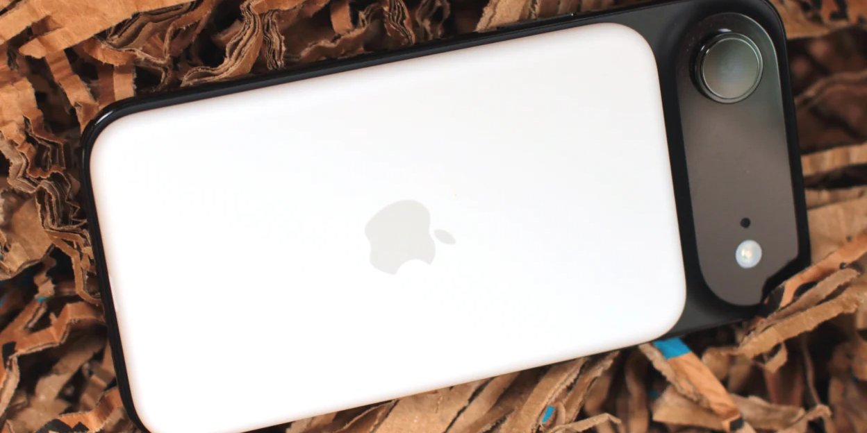 iPhone Air от Apple зависит от внешнего аккумулятора. Возможно, следующий смартфон будет работать без него (Фото: Стэн Шредер/Apple)