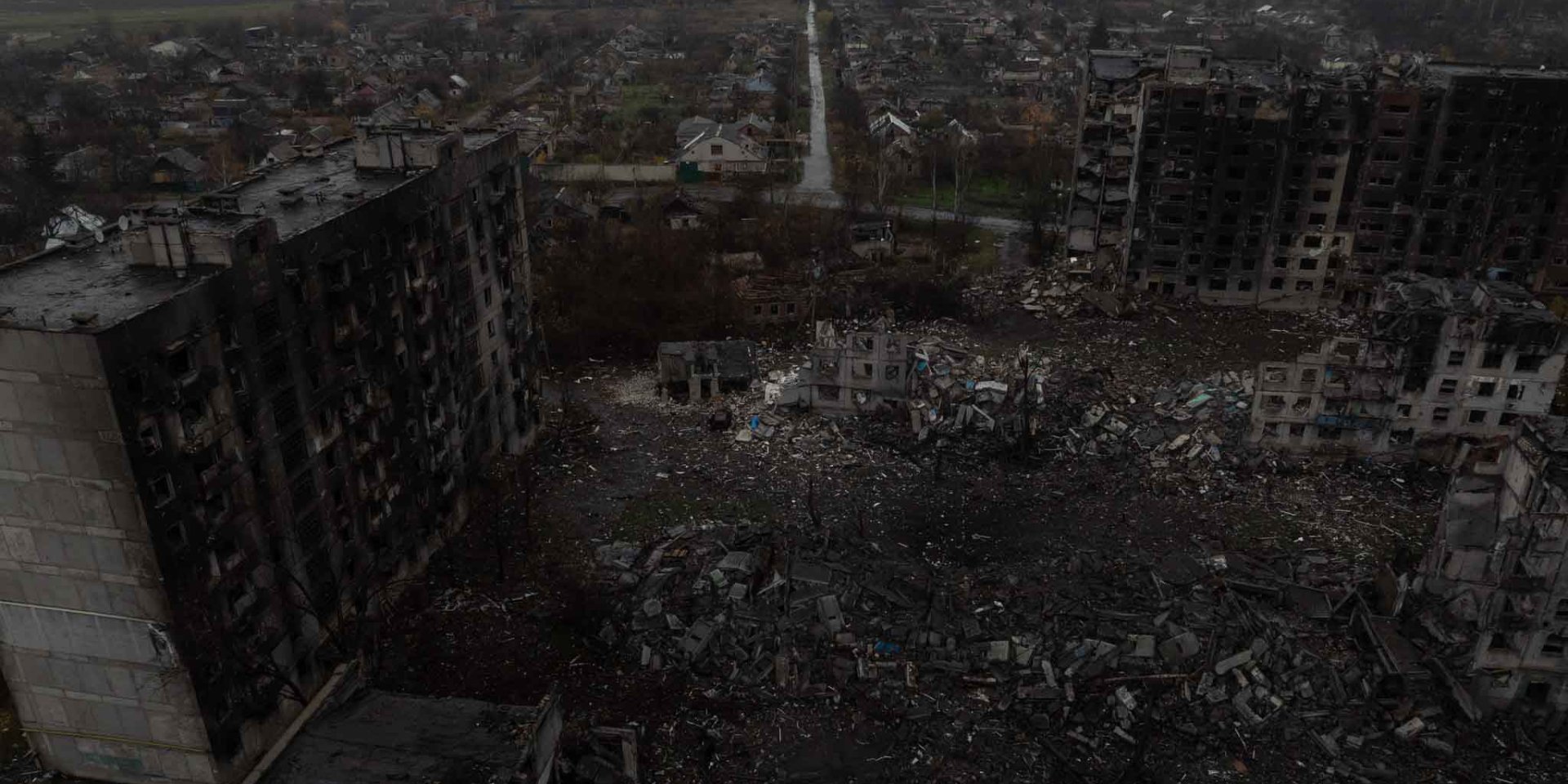 Разбитые и&nbsp;сожженные многоэтажки: в&nbsp;ВСУ показали фото из&nbsp;разрушенной российскими войсками Константиновки в&nbsp;Донецкой области