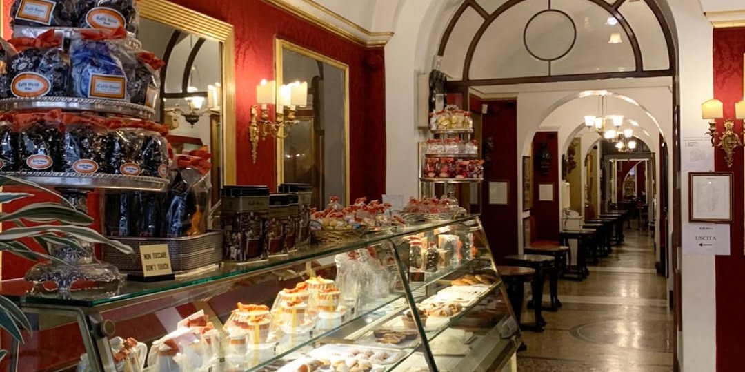 Кофейня Antico Caffè Greco в Риме (Фото: Instagram @anticocaffegreco)