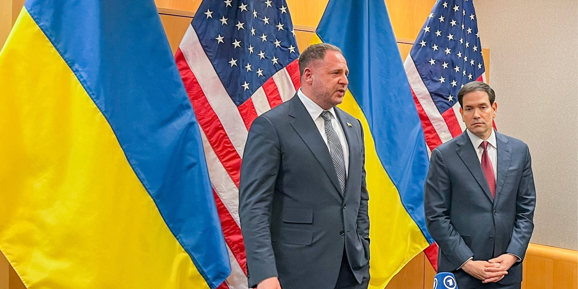 Head of the Presidential Office Andriy Yermak and US Secretary of State Marco Rubio after closed-door talks in Geneva, Switzerland, November 23, 2025 (Photo: REUTERS/Emma Farge)