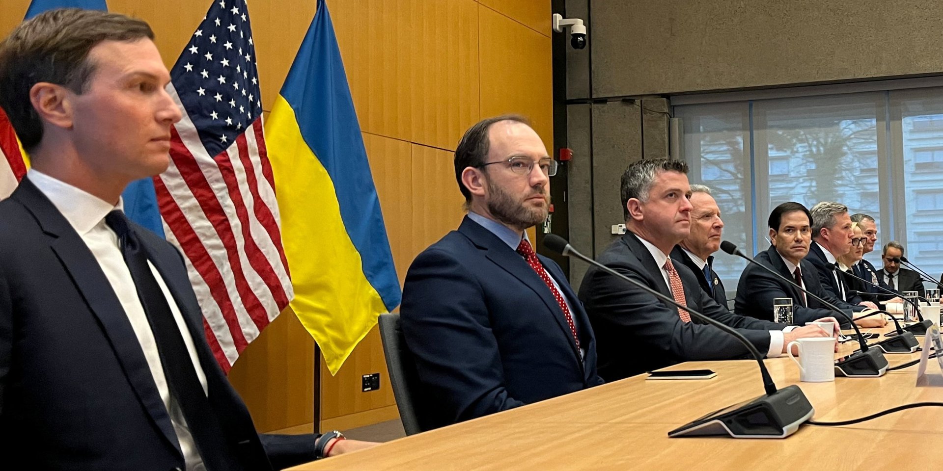 U.S. delegation negotiating with Ukrainian officials, Geneva, Switzerland, Nov. 23 (Photo: REUTERS/Emma Farge)