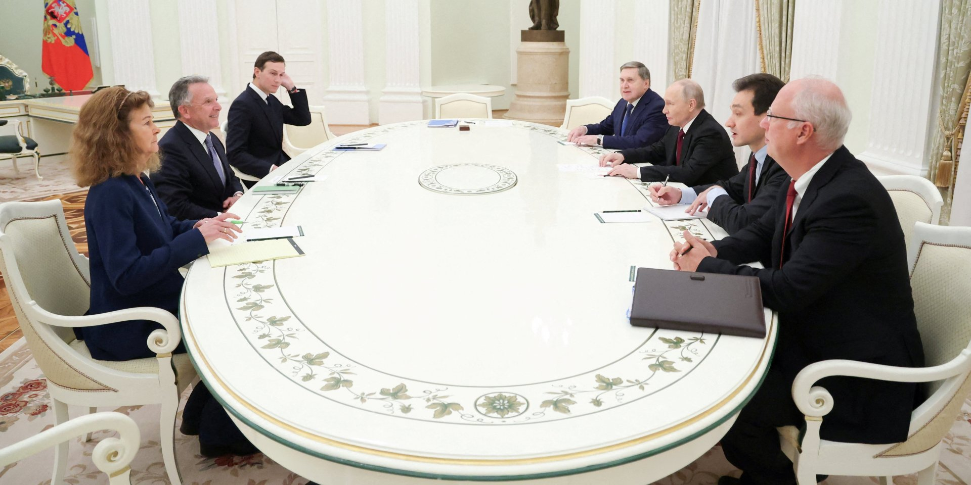 The U.S. delegation (left) in talks with Vladimir Putin and his aides (Photo: Sputnik/Alexander Kazakov/Pool via REUTERS)