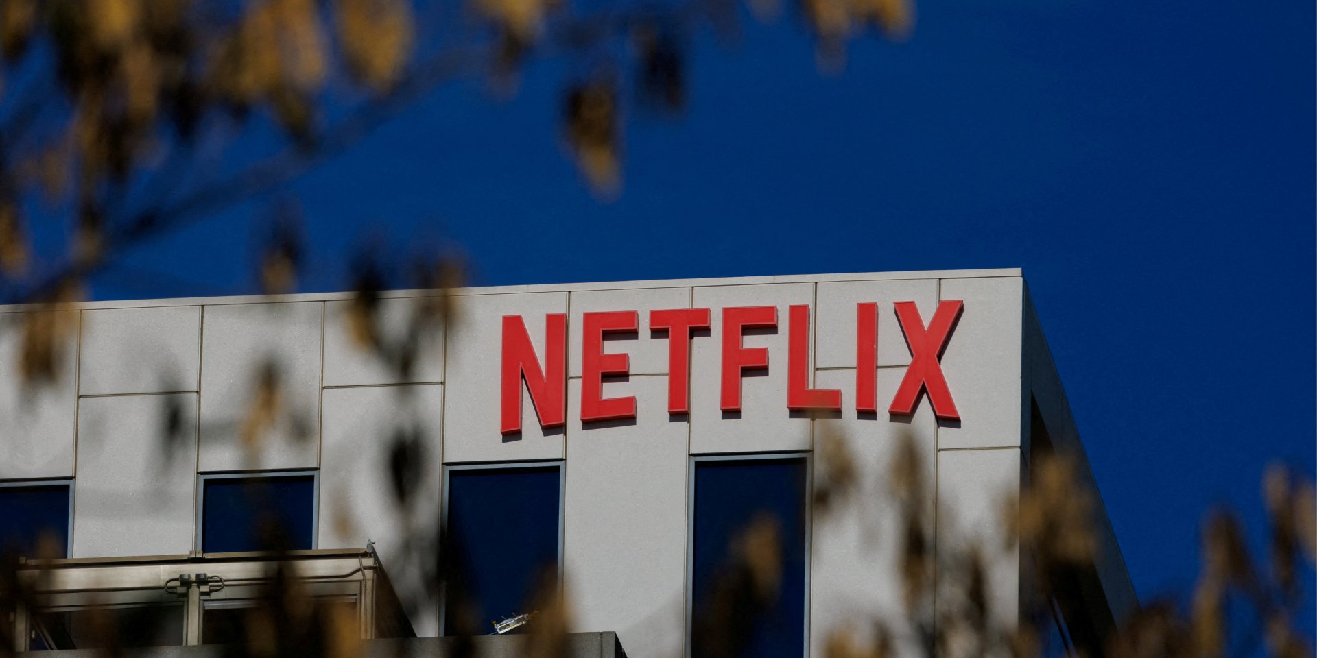 Одно из зданий Netflix в Голливуде, Лос-Анджелес, США, 2 декабря 2025 года (Фото: REUTERS/Mike Blake)