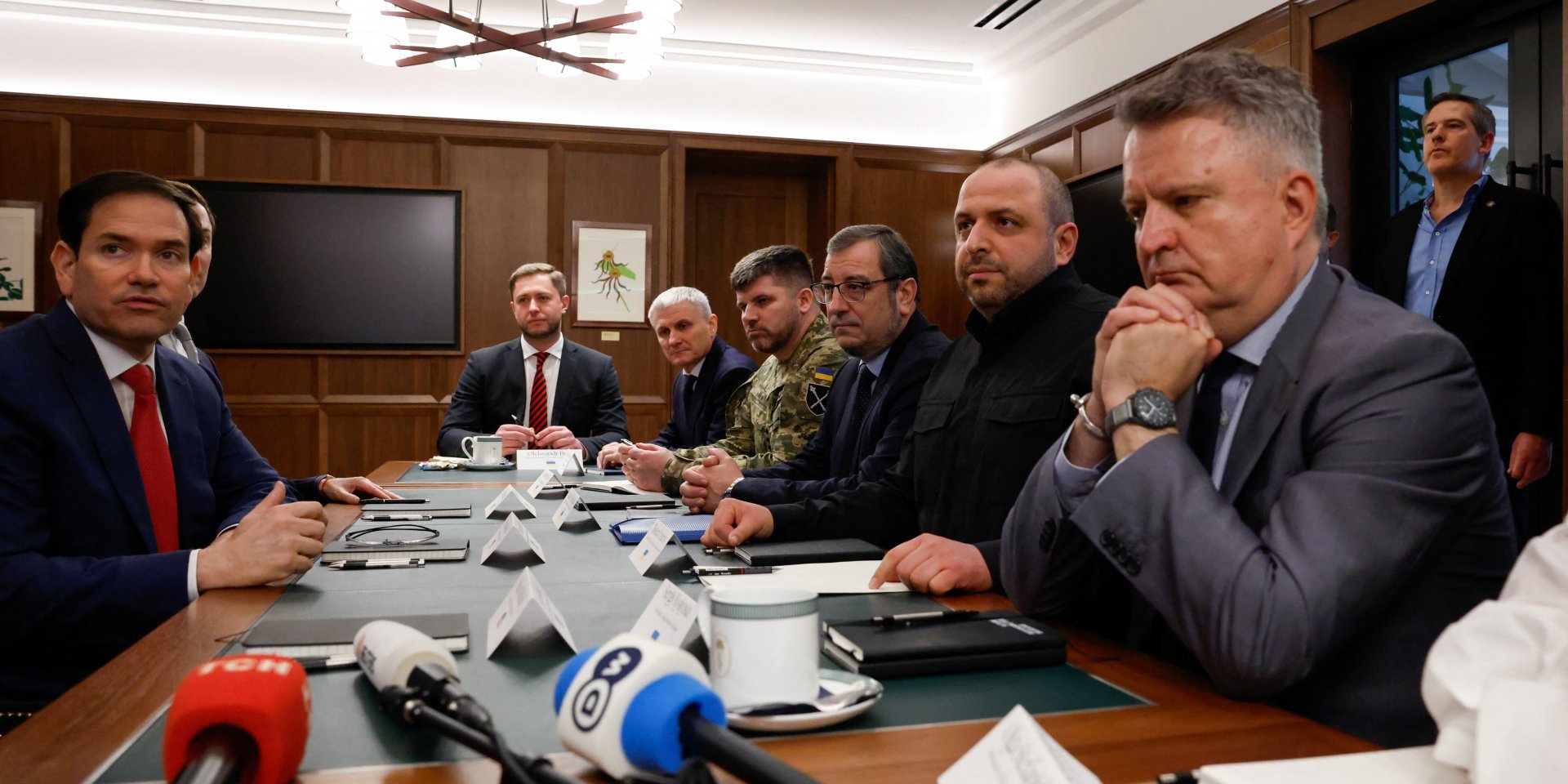 Американская и украинская делегации на переговорах во Флориде (Фото: REUTERS/Eva Marie Uzcategui)