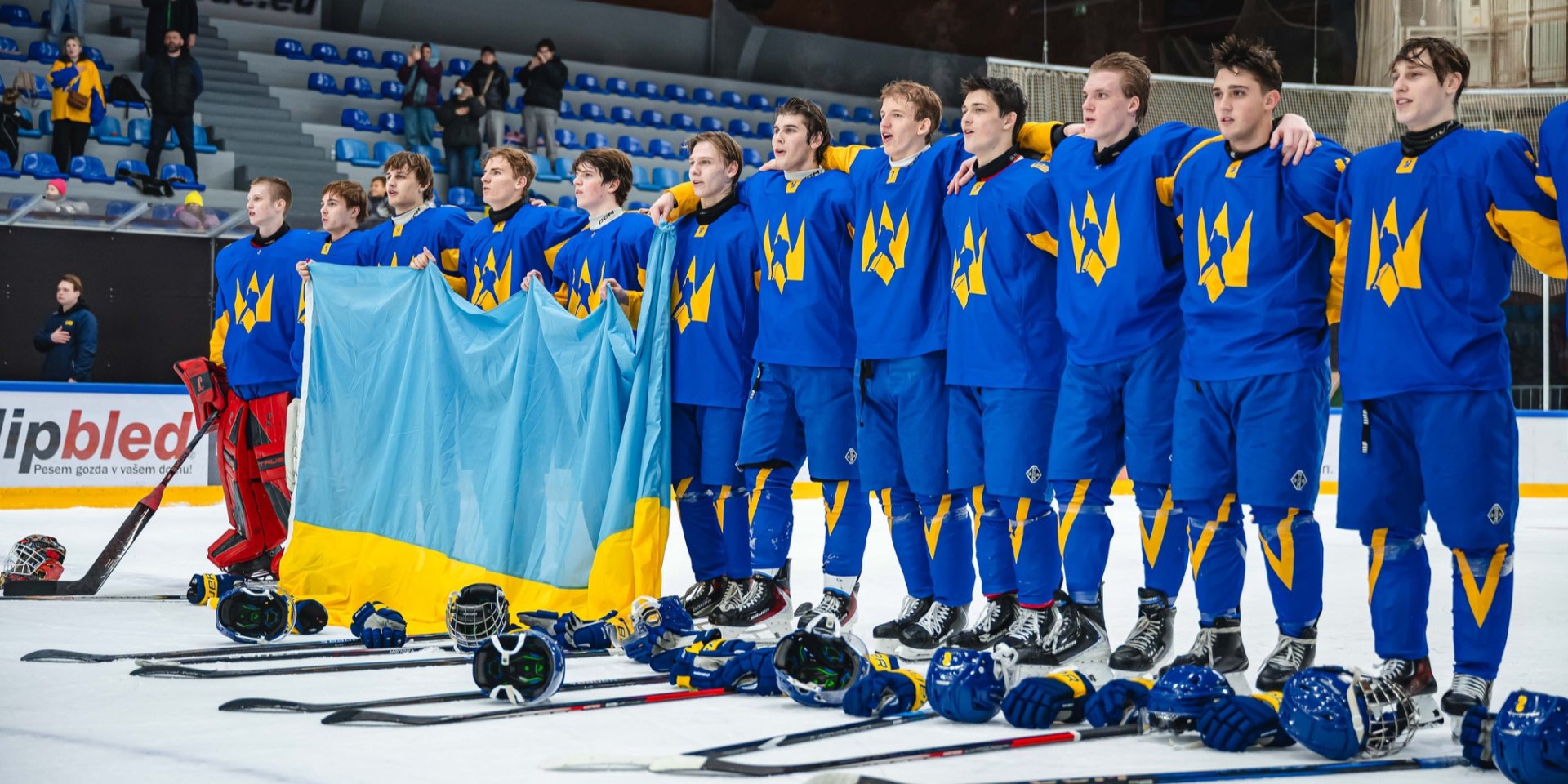 Сборная Украины на молодежном чемпионате мира (Фото: ФХУ)