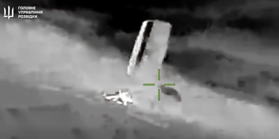 Українська розвідка вразила транспортний літак Ан-26 і РЛС окупантів у тимчасово окупованому Криму (Фото: Скриншот із відео)