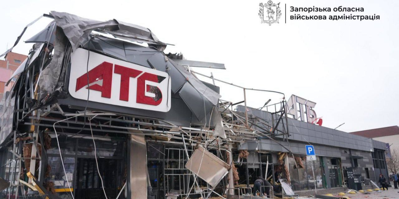 Russians attacked a supermarket in Zaporizhzhya (Photo: Zaporizhzhya Oblast Military Administration / Telegram)