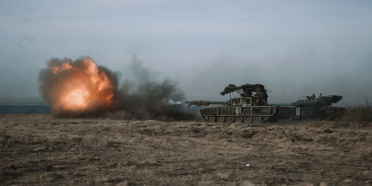 Soldiers of the 4th Separate Mechanized Brigade fire a tank round (Photo: 4th Separate Mechanized Brigade / Telegram)
