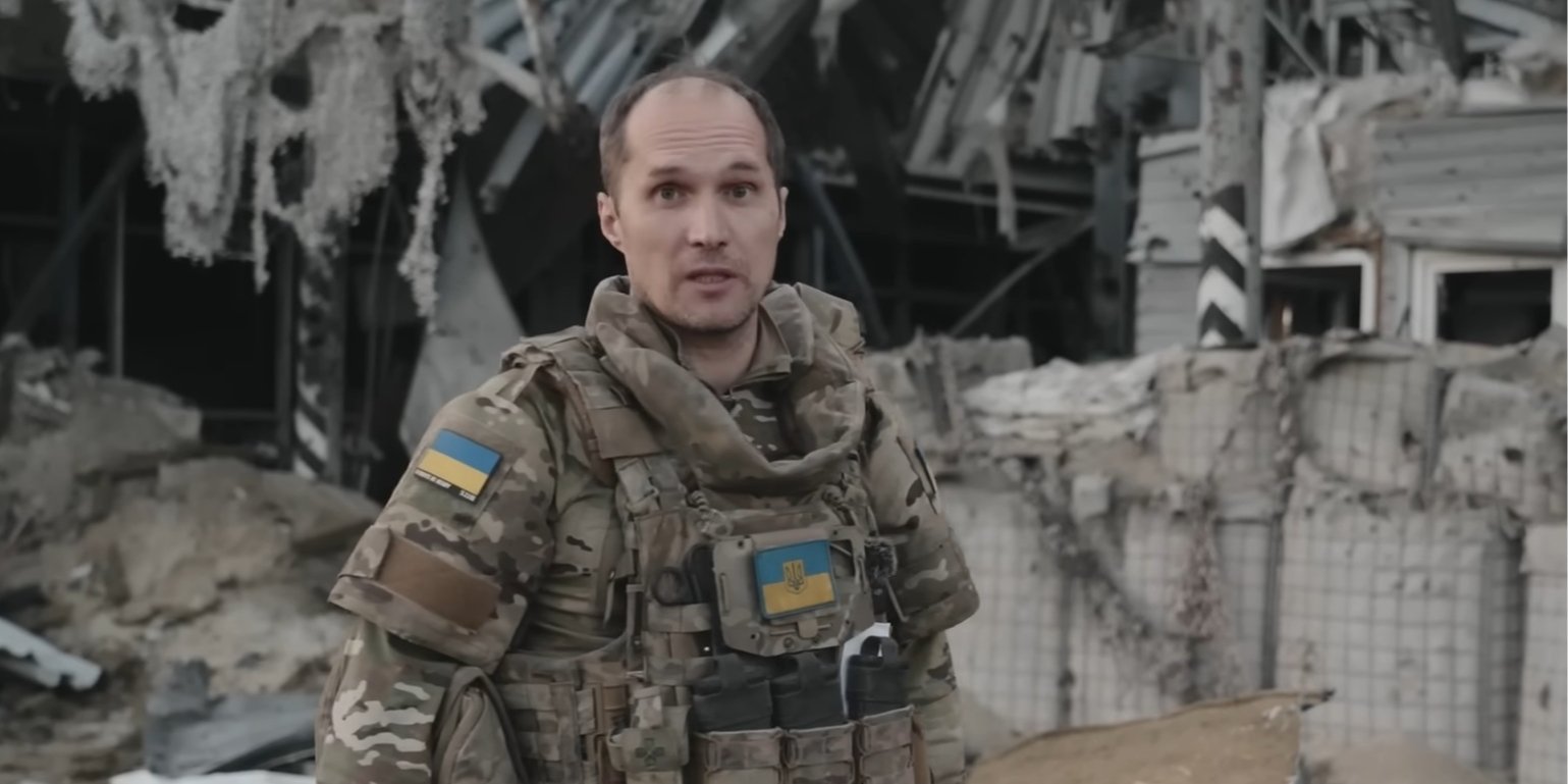 Колишній головний редактор Цензор.НЕТ, а нині військовослужбовець Хартії Юрій Бутусов (Фото: Скріншот відео каналу Бутусов Плюс / youtube)