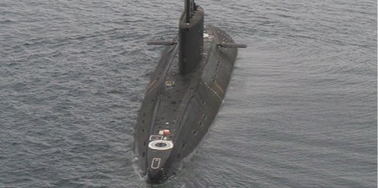 Субмарини класу Варшавянка мають довжину 74 метри, можуть занурюватися на 300 метрів, а також оснащені подвійним корпусом, розділеним на шість відсіків (Фото: Вікіпедія)