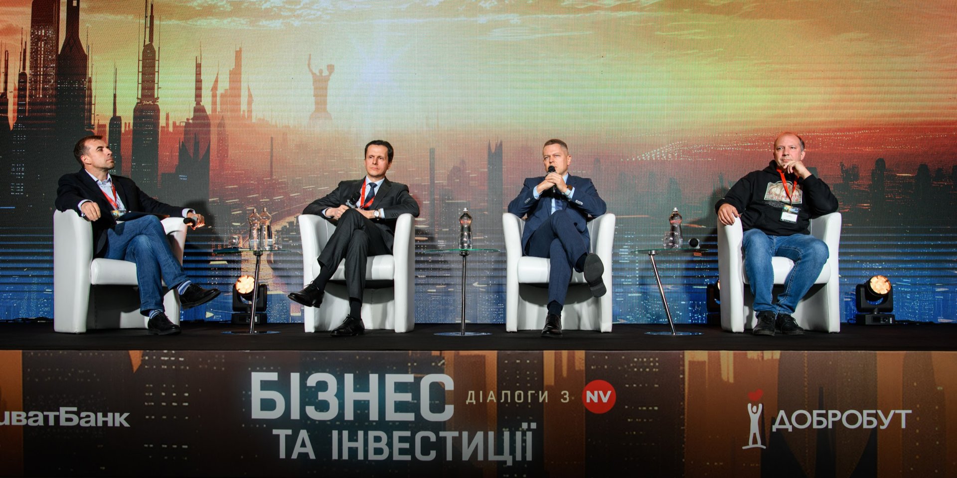 Участники панели «Как заинтересовать инвестора» (Фото: Сергей Канциренко / NV)