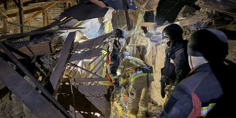 20 грудня Росія скинула КАБи на Ізюм (Фото: ДСНС в Харківській області)