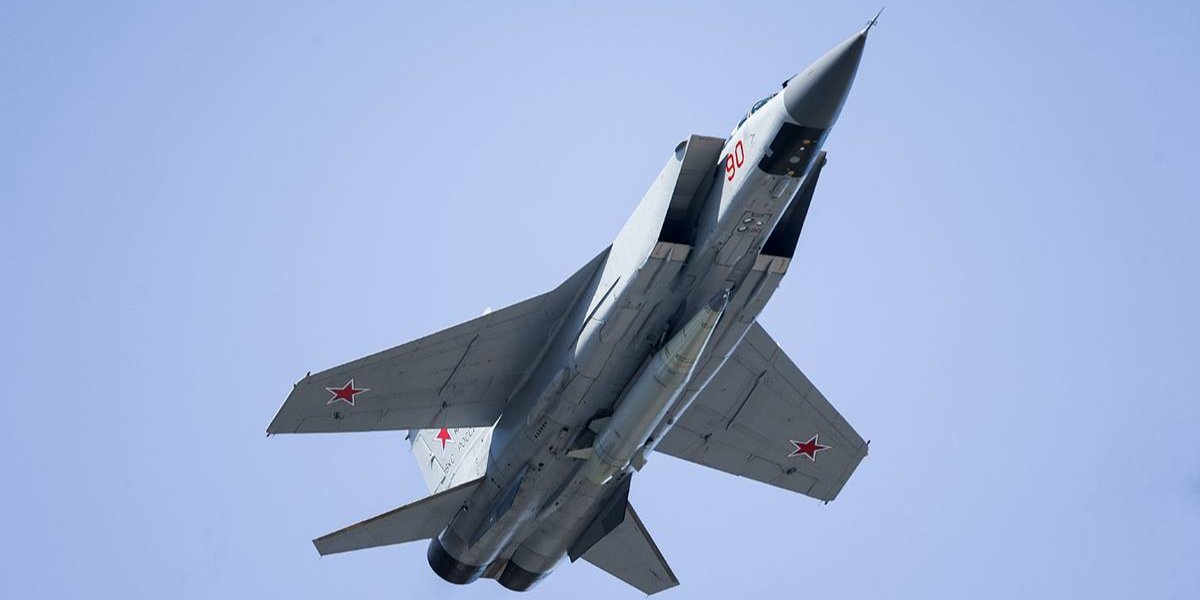 Истребитель МиГ-31К оснащен ракетой Х-47М2 Кинжал (Фото: Минобороны РФ/Facebook)