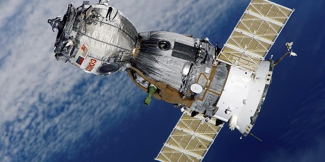 Вчені пропонують перенести частину обчислювальних здатностей на орбіту (Фото: pixabay)