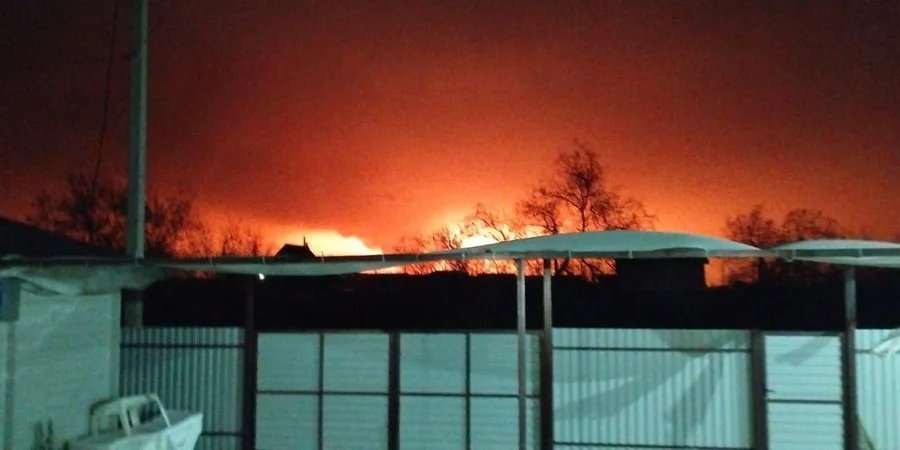 Fire after the UAV strike on Temryuk sea port overnight on Dec. 5 (Photo: Supernova+/Telegram)