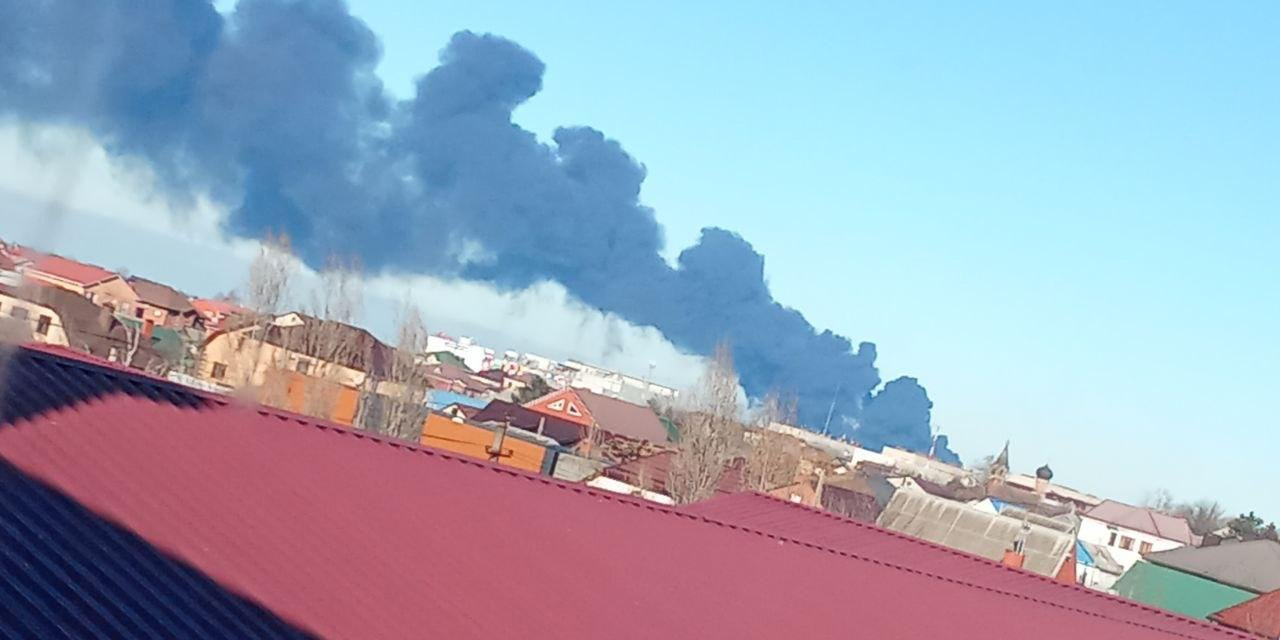 Fire breaks out at Temryuk port in Russia’s Krasnodar Krai after drone strike on Dec. 25 (Photo: Supernova+)