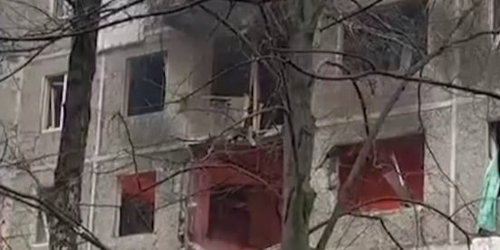 A fire broke out in a five-story building in Chernihiv after it was hit by a Russian drone. (Photo: Screenshot from the video of Suspilne Chernihiv/Telegram)