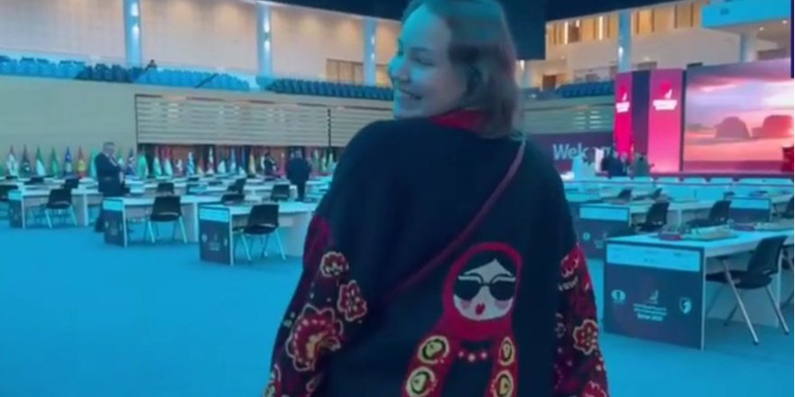 Матрьошка на светрі Валентини Гуніної (Фото: Скріншот)