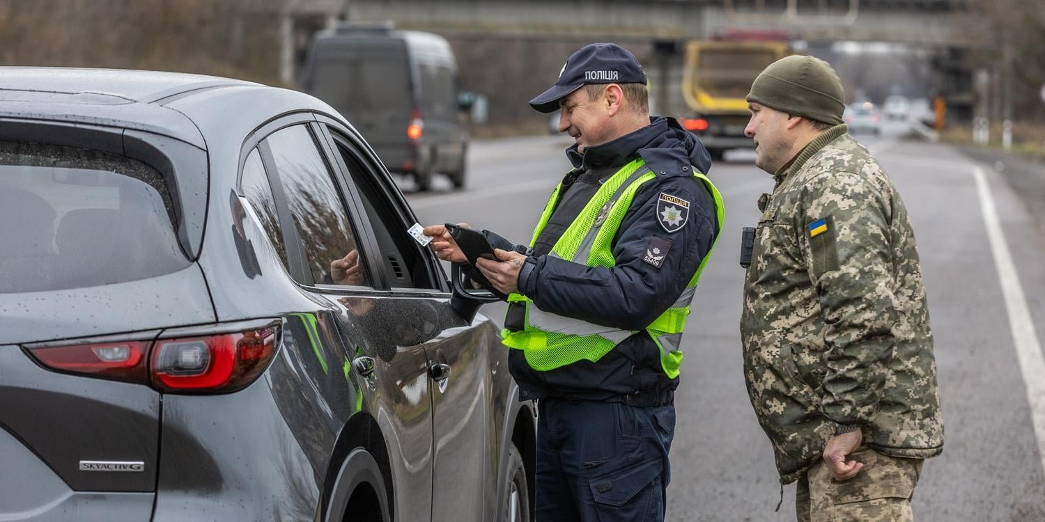 Військові ТЦК патрулюють в Обухові напередодні свят (Фото: Олександр Медвєдєв/NV)