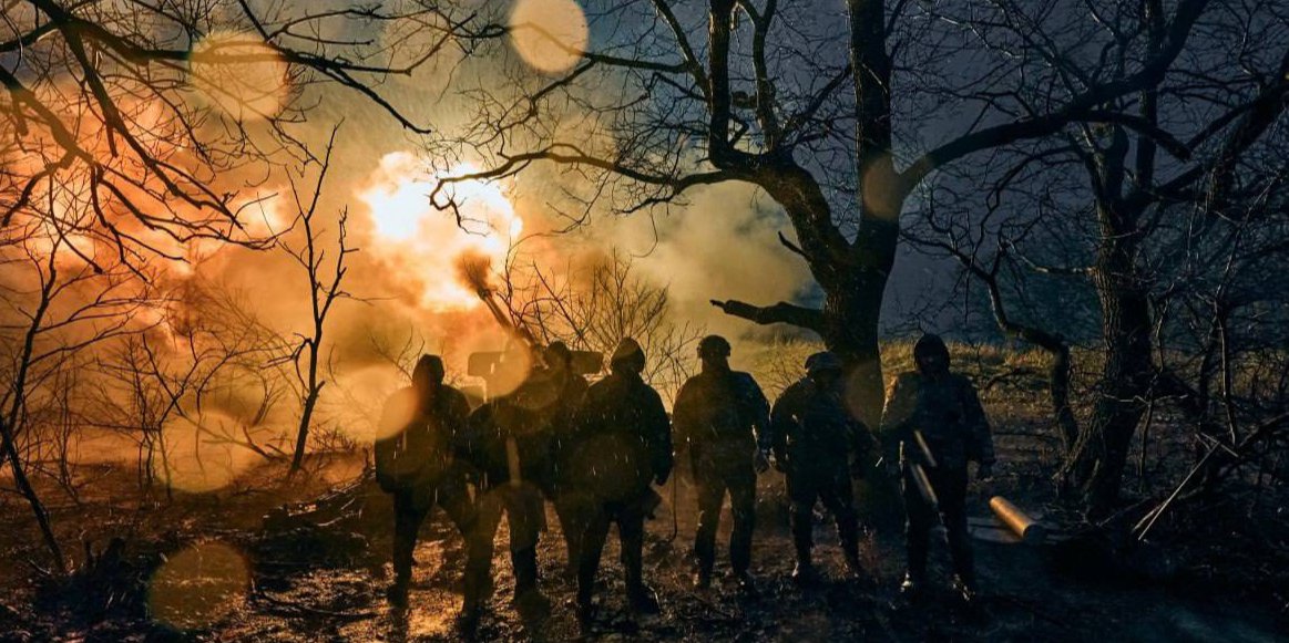 Вогневу роботу артилеристів 53-ї ОМБр по позиціях РФ негода не зупинить (Фото: 53-тя окрема механізована бригада імені князя Володимира Мономаха/Facebook)