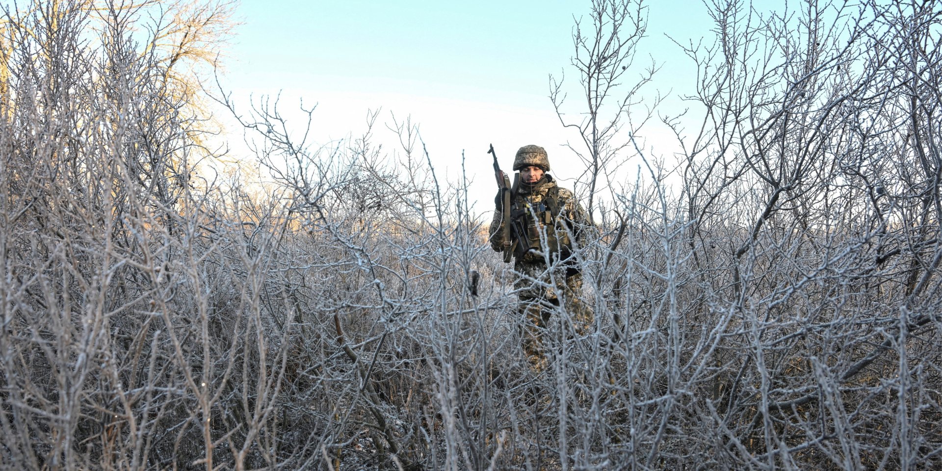 Український військовий у Донецькій області (Фото: REUTERS/Stringer)