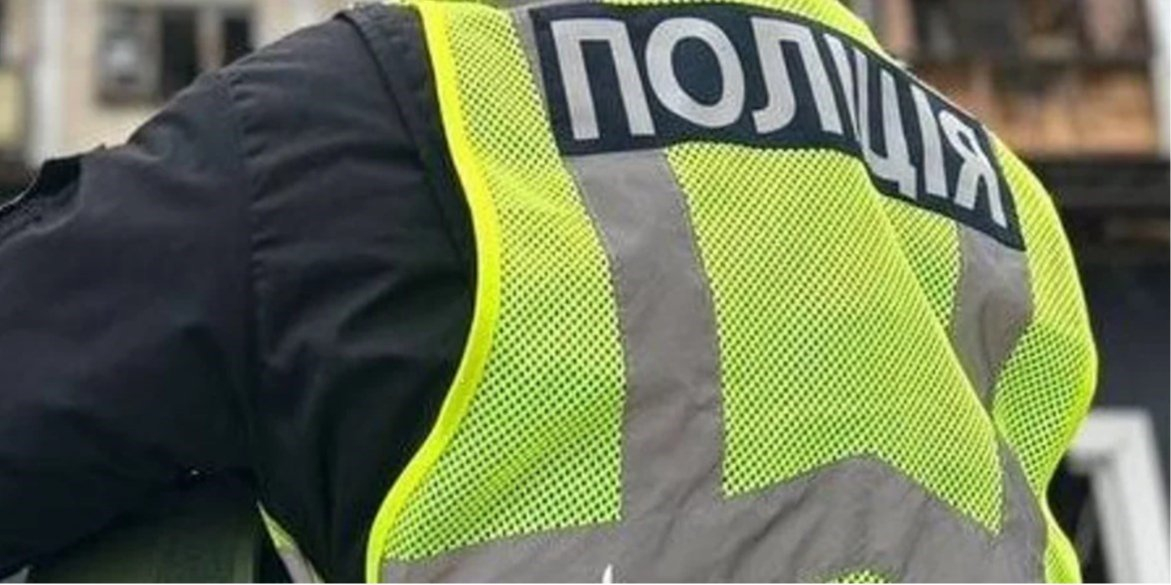 According to the National Police of Ukraine, law enforcement officers, dog handlers, and bomb disposal experts have been sent to the scene of the explosion in the Obolonskyi district. (Photo: www.facebook.com/UA.National.Police)