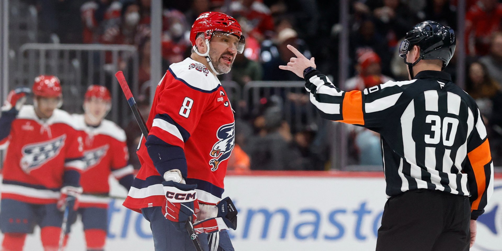 Овечкину выбили зуб в матче НХЛ (Фото: Geoff Burke-Imagn Images)