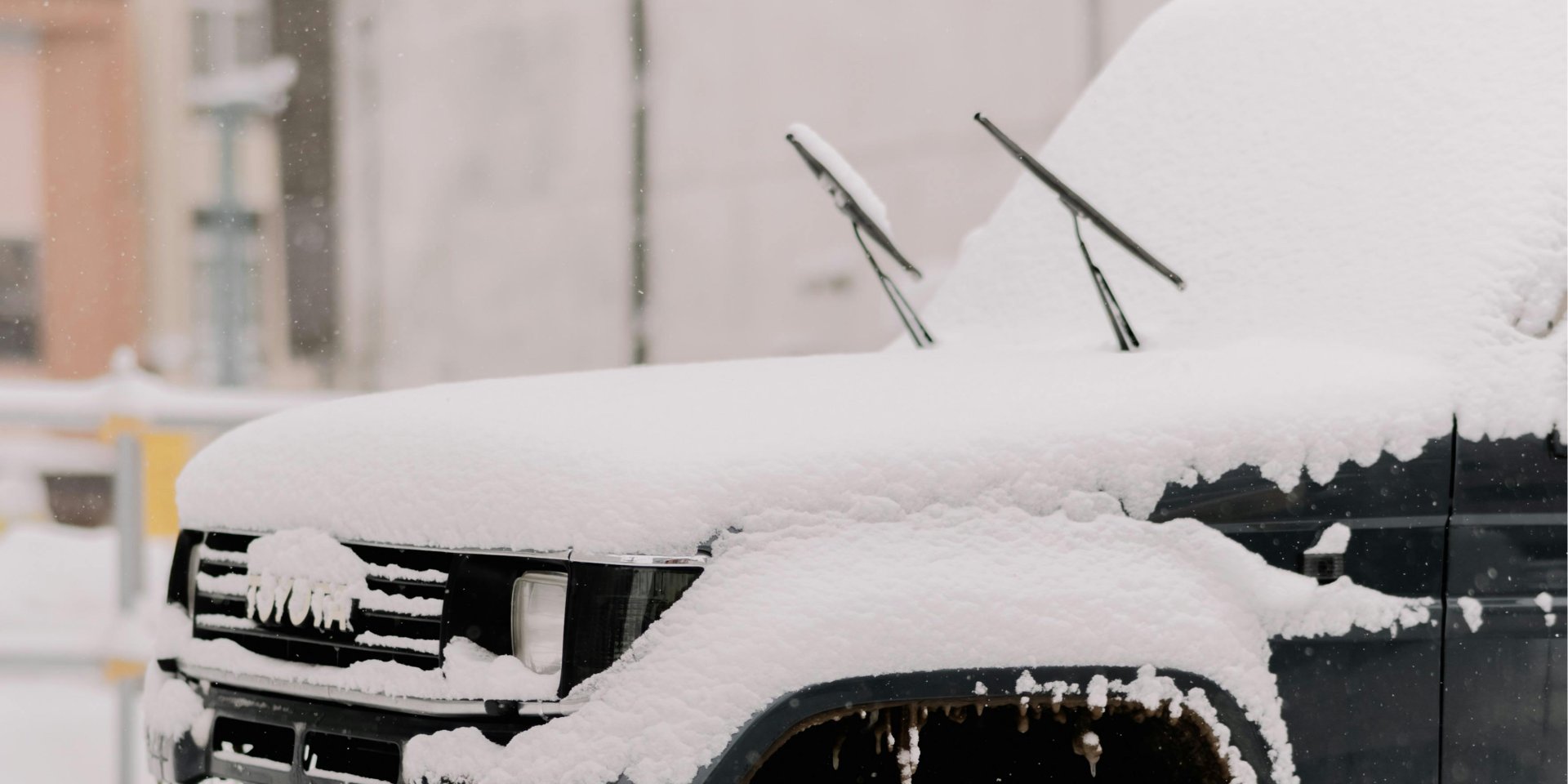 Авто в снігу (Фото: pexels.com)