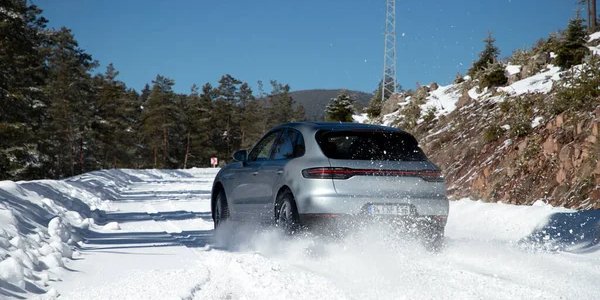 Занос авто (Фото: depositphotos.com)