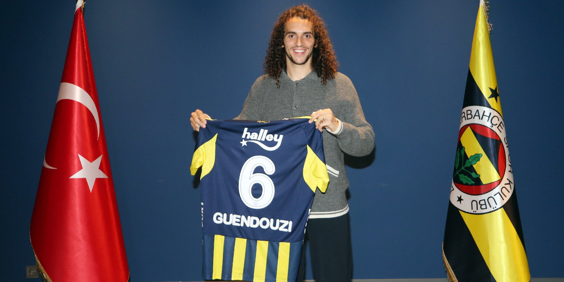 Гендузи будет выступать в Турции (Фото: ФК Фенербахче)