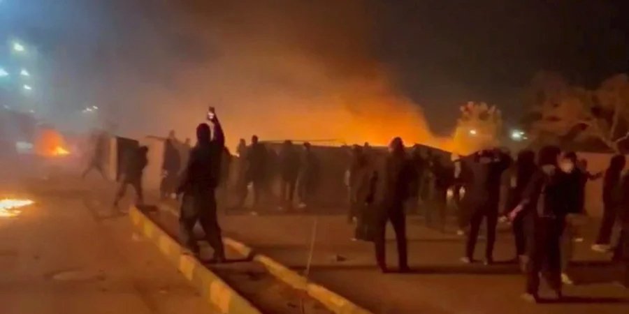 Антиурядові протести в Мешхеді, в іранській провінції Разаві Хорасан, кадр відео, опублікованого в соцмережах 10 січня (Фото: SOCIAL MEDIA/via REUTERS)