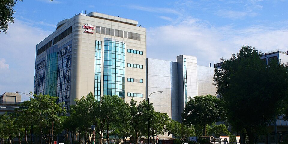 Завод TSMC на Тайвані (Фото: Peellden)