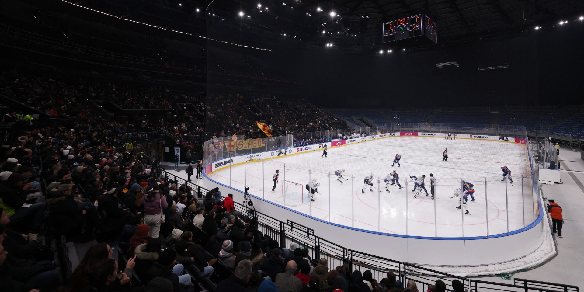 Матч на олімпійській арені в Мілані (Фото: REUTERS/Claudia Greco)