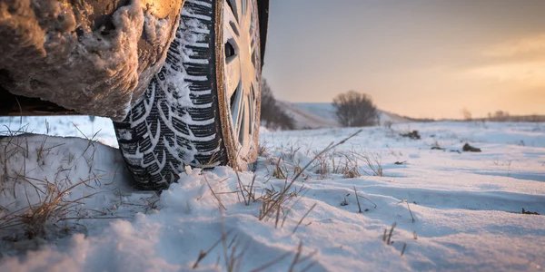 Автомобіль узимку (Фото: pexels.com)