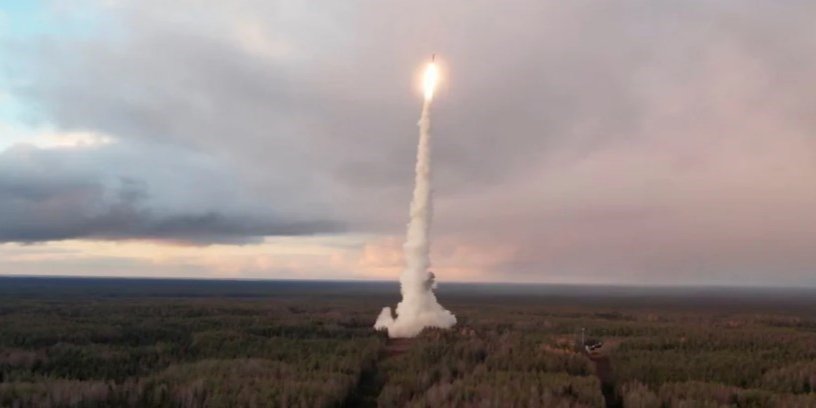 Запуск міжконтинентальної балістичної ракети Ярс, яка може бути прототипом ракет Рубіж і Орешник, з Архангельської області РФ, 29 жовтня 2024 року (Фото: Міноборони РФ / Handout via REUTERS)