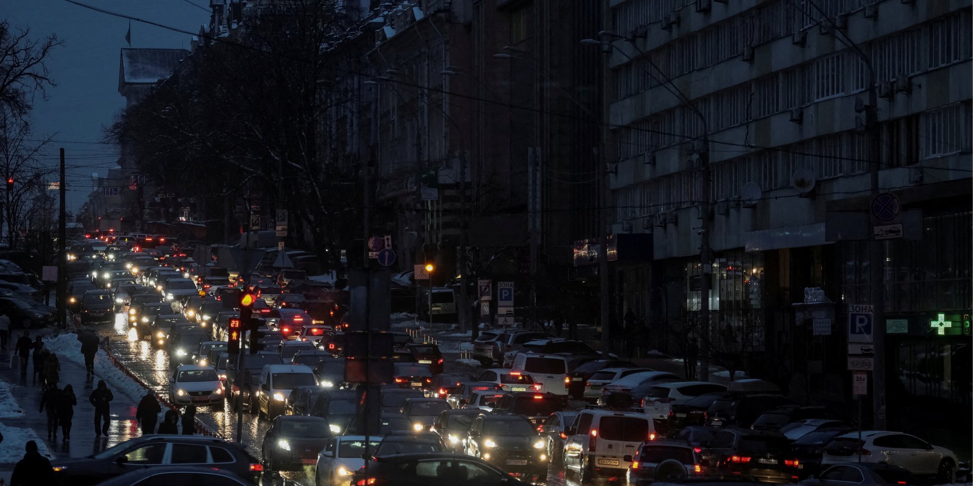 Кияни зможуть дістатися додому під час комендантської години — нові правила (Фото: REUTERS/Gleb Garanich)