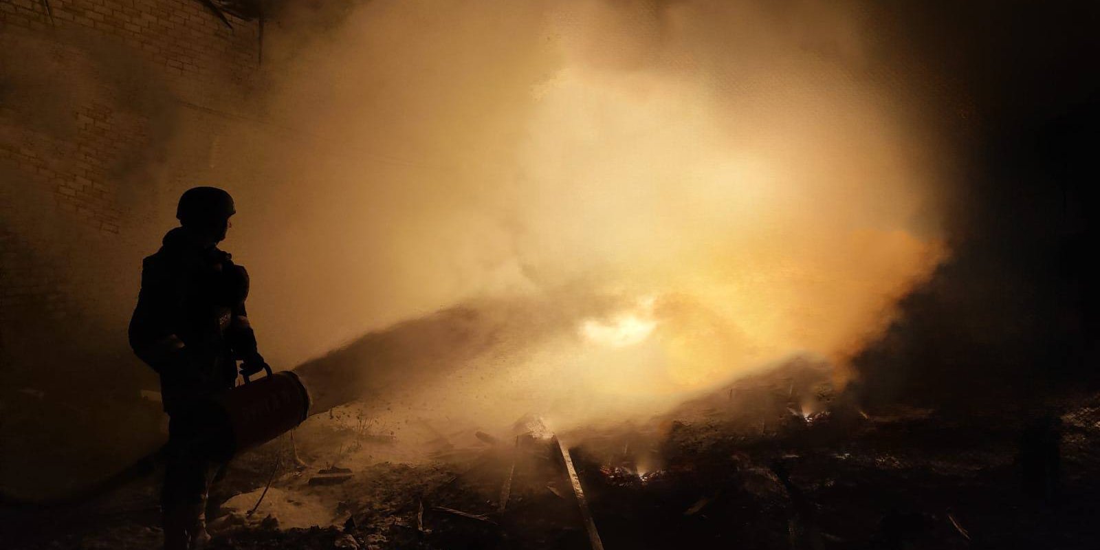 Наслідки удару РФ по Чернігівській області (Фото: ДСНС України)