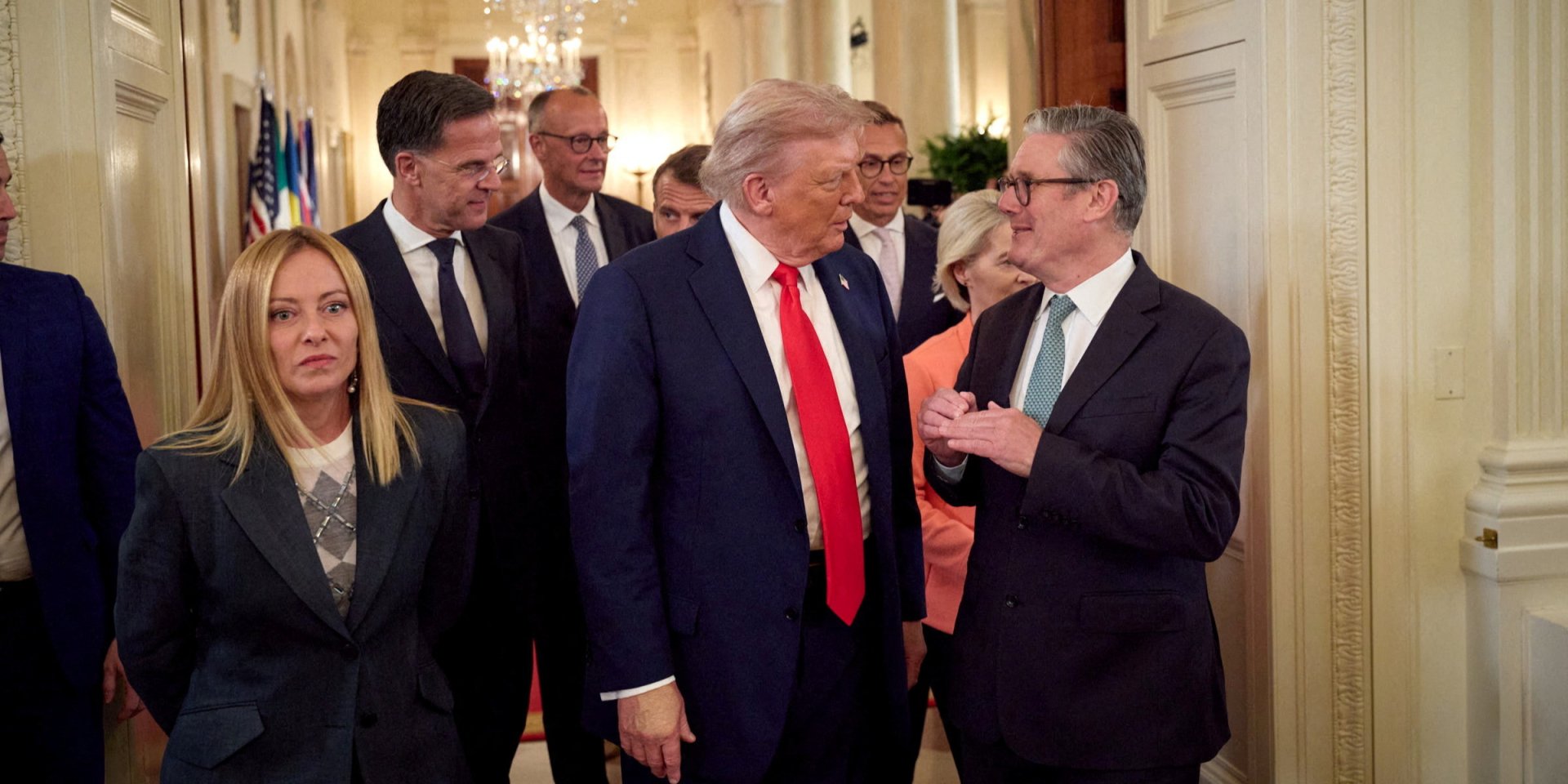 Президент США Дональд Трамп та лідери європейських країн у Білому домі, США, 18 серпня 2025 року (Фото: Ukrainian Presidential Press Service/Handout via REUTERS)