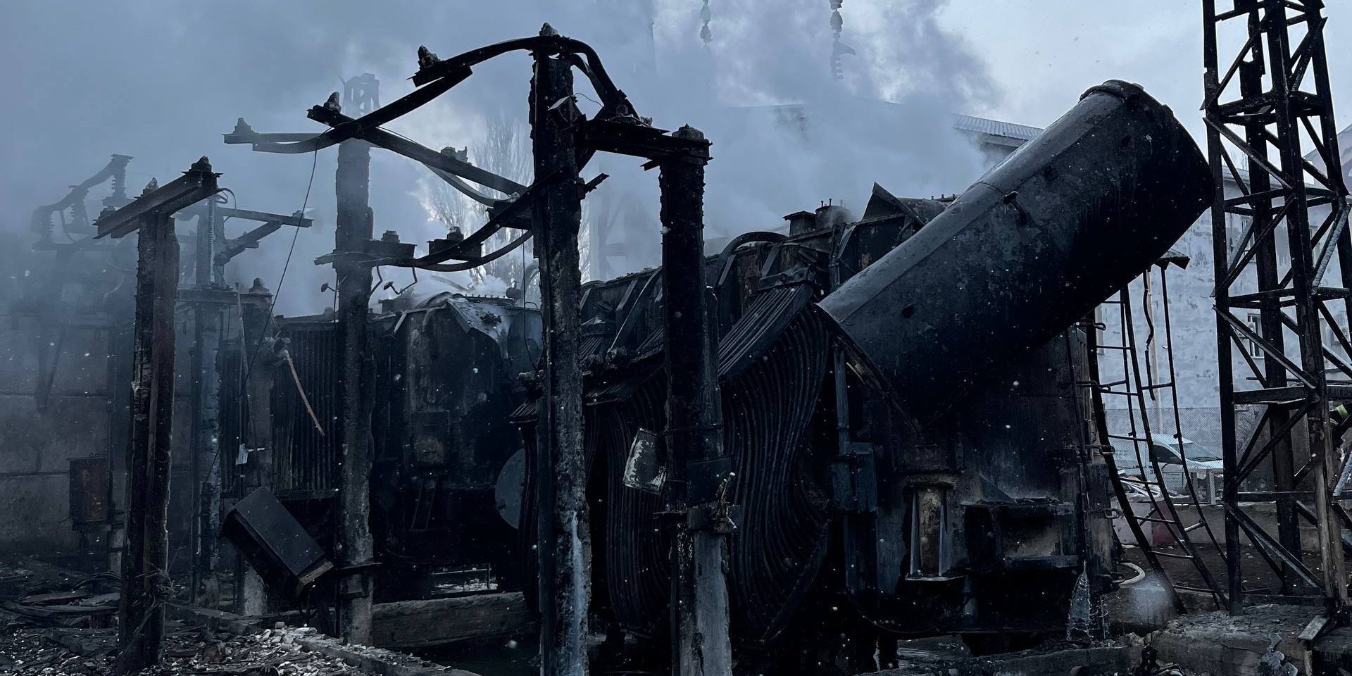 Наслідки удару росіян по енергообʼєкту в Одесі (Фото: ДТЕК / Telegram)