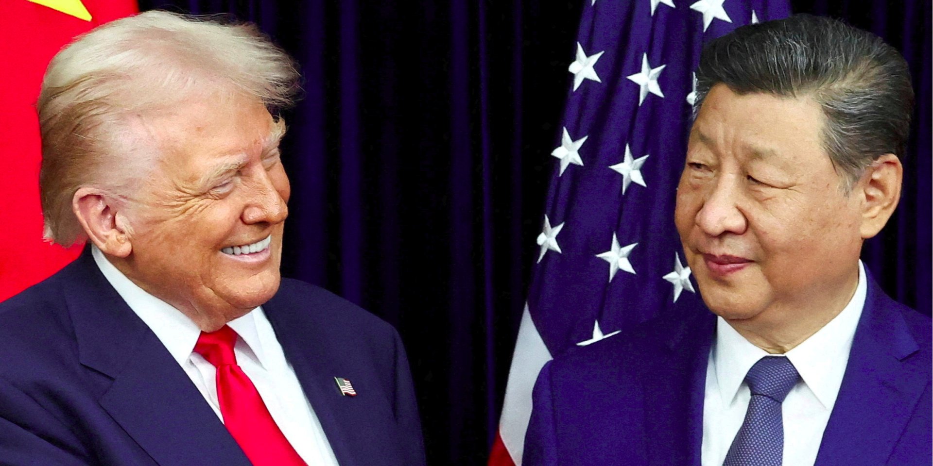 Президент США Дональд Трамп і лідер Китаю Сі Цзіньпін під час саміту у південнокорейському місті Пусан, 30 жовтня 2025 року (Фото: REUTERS/Evelyn Hockstein)