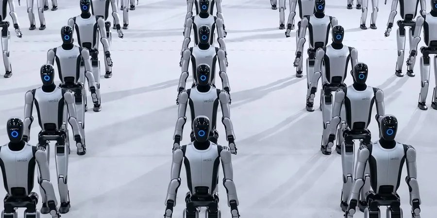 Гуманоїдний робот Walker S2 (Фото: UBTECH Robotics/YouTube)