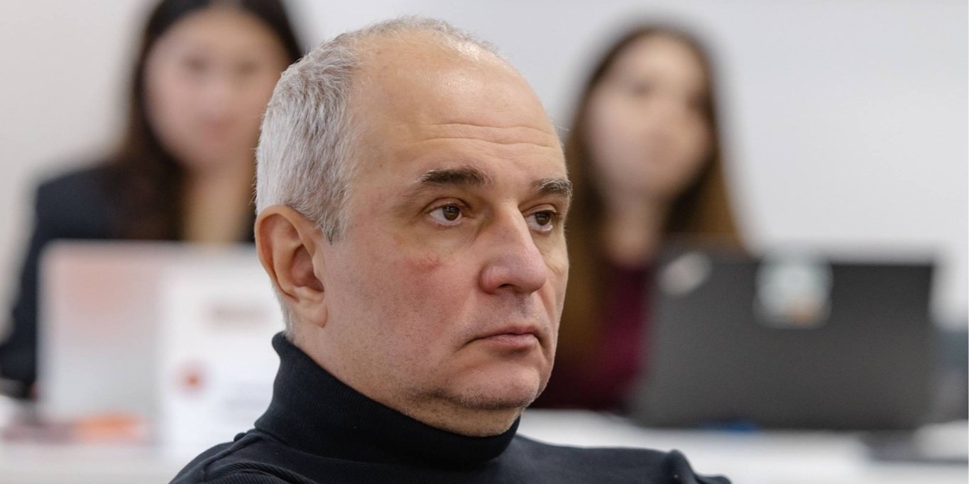 Вадим Игнатов расстроен тем, что скачок цен на электричество на зарядных станциях играет не в пользу электромобильности в Украине (Фото: Фейсбук Вадима Игнатова)