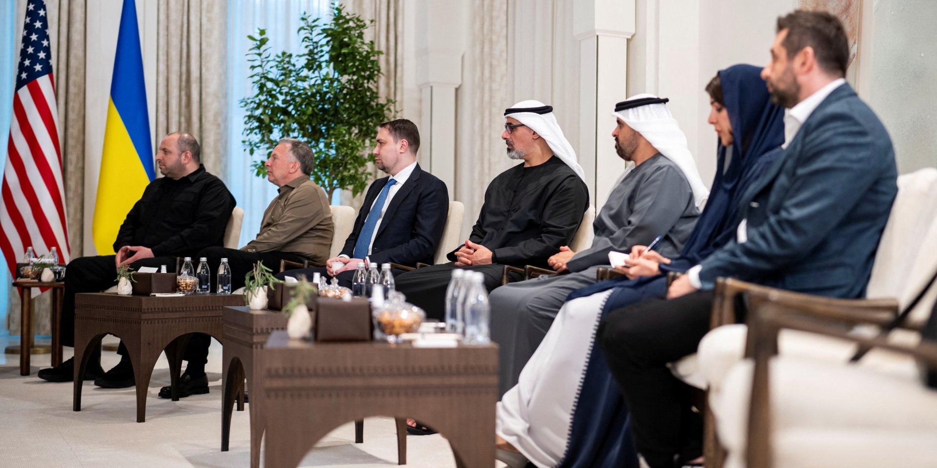 Українська делегація на переговорах в Абу-Дабі (Фото: Hamad Al Kaabi/UAE Presidential Court/Handout via REUTERS)