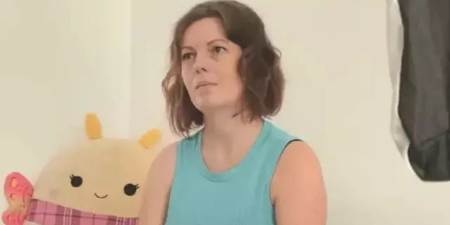 Жінка не може нормально працювати та функціонувати через надмірну вагу грудей (Фото: LAD Bible)