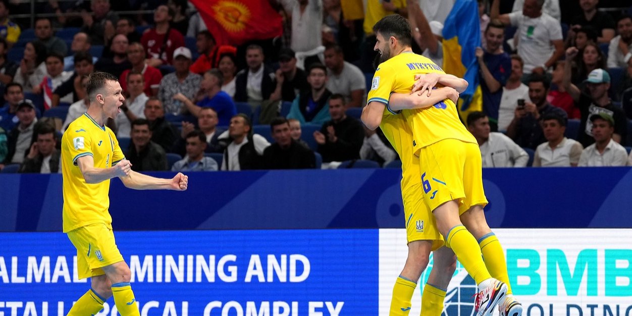 Украинцы борются за выход из группы (Фото: facebook.com/UKRAINEFUTSAL)