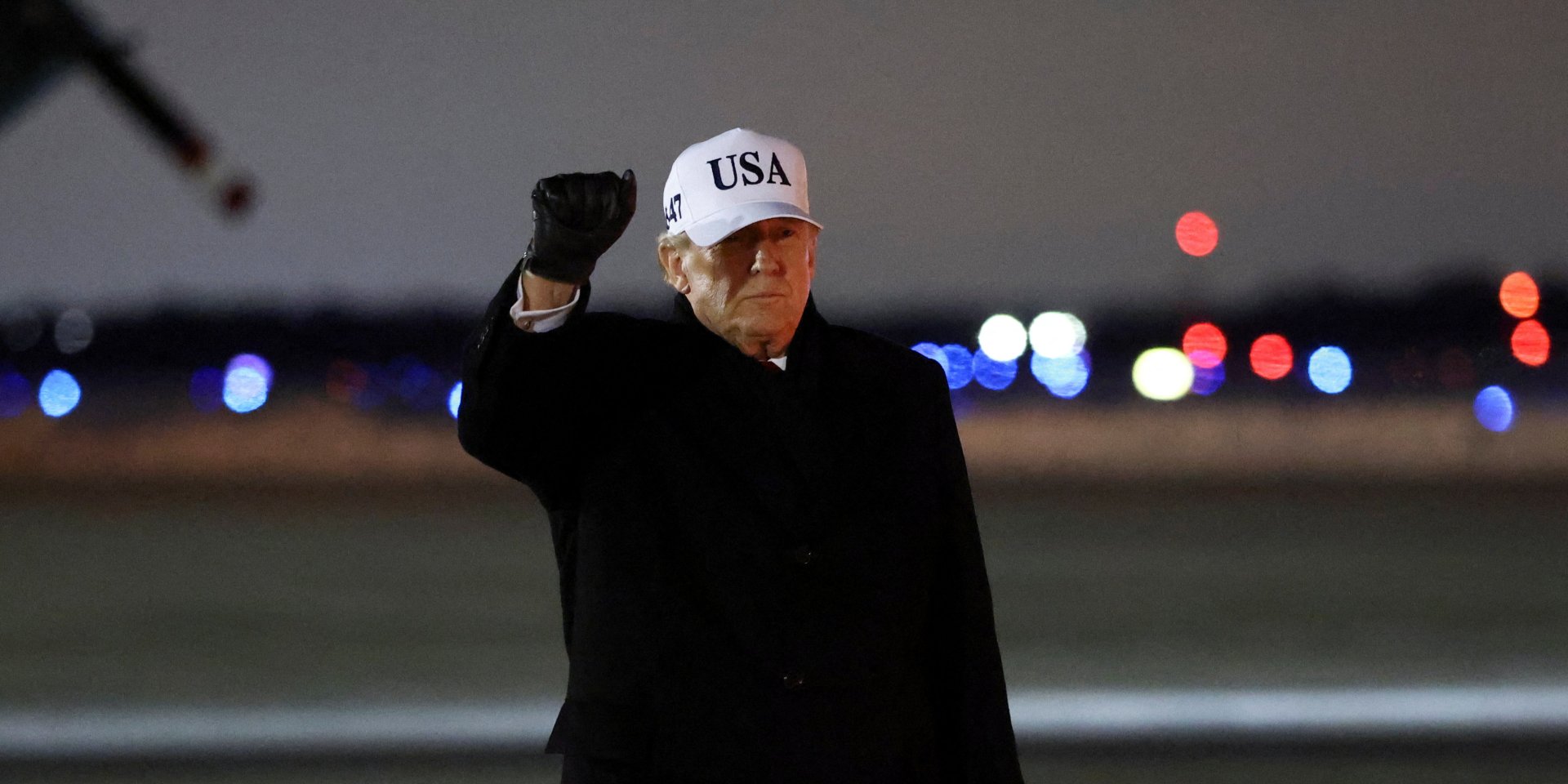 Президент США Дональд Трамп прибыл на объединенную военную базу Эндрюс (Фото: REUTERS/Kevin Lamarque)