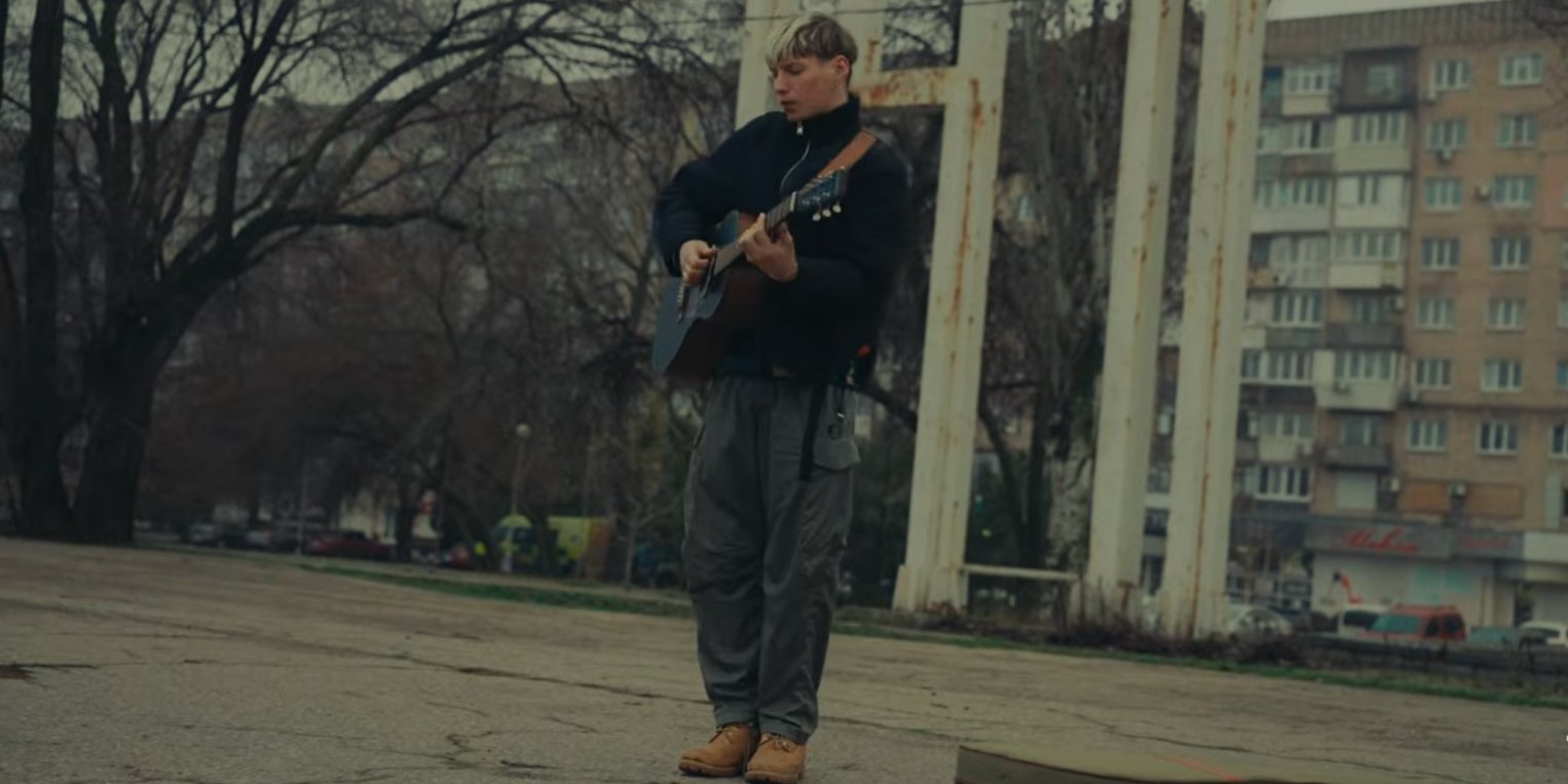 Клип на песню Твой смех группы Nazva снимали в Запорожье (Фото: Скриншот видео YouTube NAZVA — Твій Сміх | Music Video)