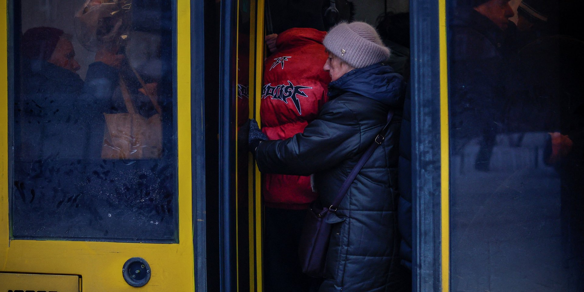 Most Ukrainians oppose giving up territory in exchange for security guarantees. (Photo: REUTERS/Alina Smutko)