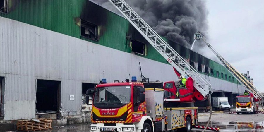 Aftermath of the Russian strike on pharmaceutical distributor BaDM’s warehouse on the night of Dec. 6, 2025 (Photo: BaDM — national pharmaceutical distributor via Facebook)