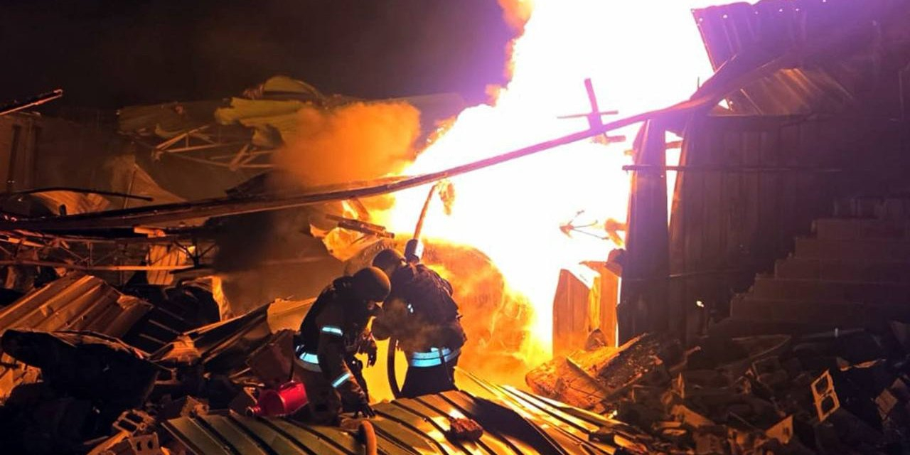 The rescuers are dealing with the attack aftermath in Dnipro, Feb. 3, 2026 (Photo: Ukraine's SES/Telegram)